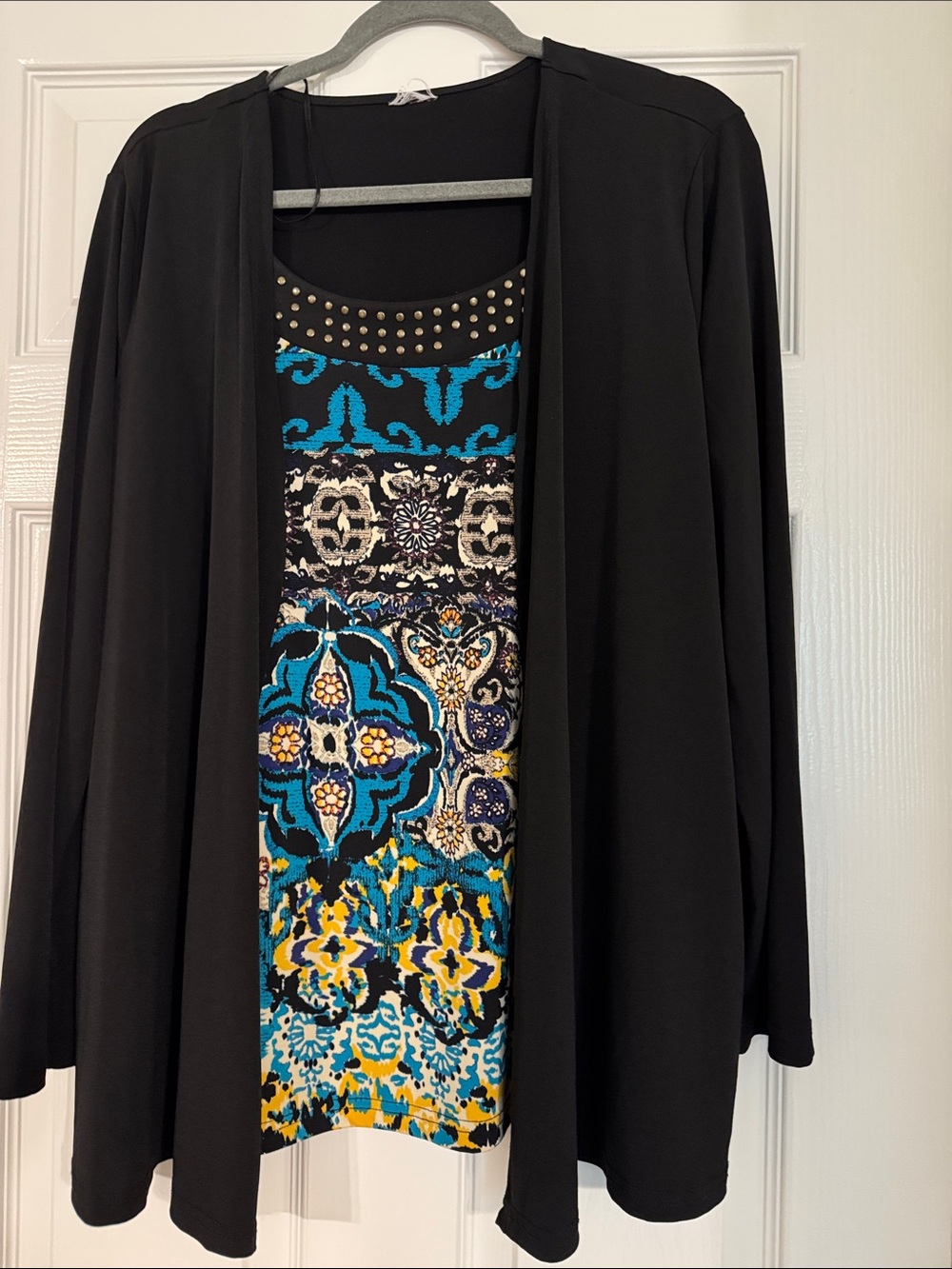 Source Unknown Black Open-Front Cardigan with Blue and Yellow Patterned Shell